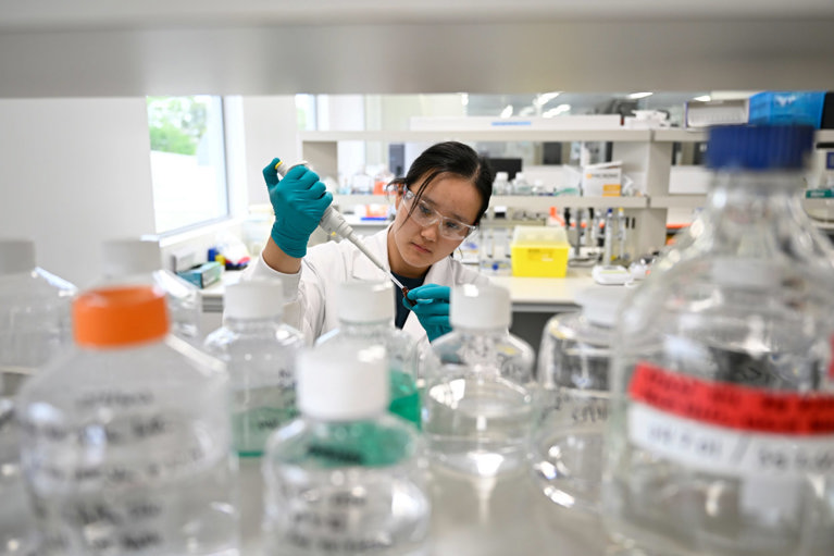 Woman-in-lab