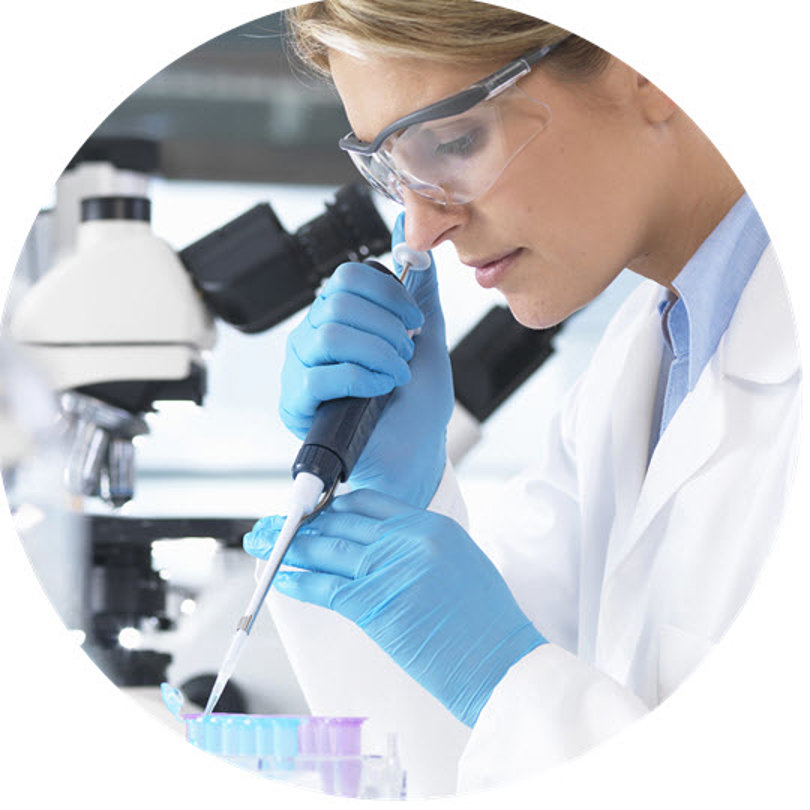 lab-woman-doing-test