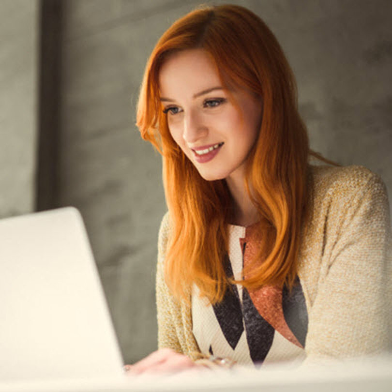 woman-red-hair-using-computer