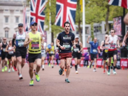 Mario Castro, Teva Mexico, running the 2024 London Marathon.