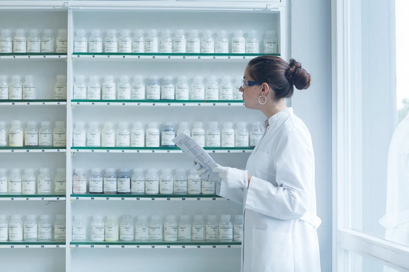 pharmacist-checking-samples