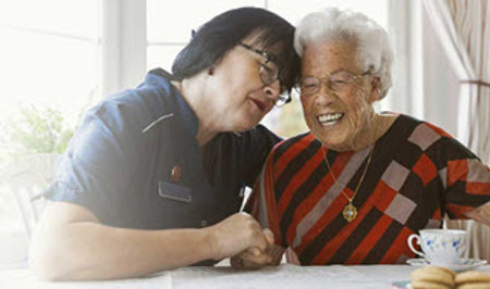 nurse-supports-older-woman
