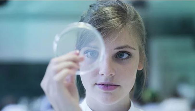 woman-doing-research